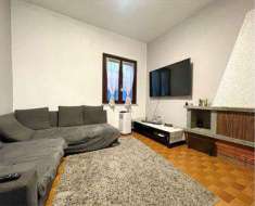 Foto Porzione di Casa in Vendita, 4 Locali, 156 mq, Casorate Sempione