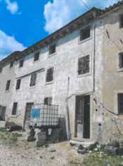 Foto Porzione di Casa in Vendita, pi di 6 Locali, 151 mq, Tregnago