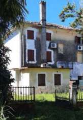 Foto Porzione di Casa in Vendita, pi di 6 Locali, 177 mq, Prata di P