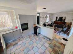 Foto Porzione di Casa in Vendita, pi di 6 Locali, 180 mq, Dongo