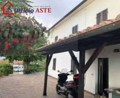 Foto Porzione di Casa in Vendita, pi di 6 Locali, 182 mq, Sorano