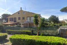 Foto Porzione di Casa in Vendita, pi di 6 Locali, 197,2 mq, Roma