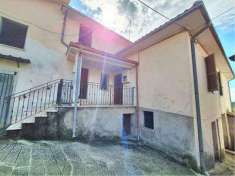 Foto Porzione di Casa in Vendita, pi di 6 Locali, 200 mq, Monte San
