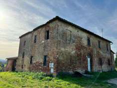 Foto Porzione di casa in Vendita, pi di 6 Locali, 200 mq (Siena)
