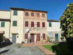 Foto Porzione di Casa in Vendita, pi di 6 Locali, 205 mq, Capannori