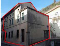 Foto Porzione di Casa in Vendita, pi di 6 Locali, 223 mq, Vittorio V