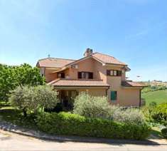 Foto Porzione di Casa in Vendita, pi di 6 Locali, 240 mq, Petritoli
