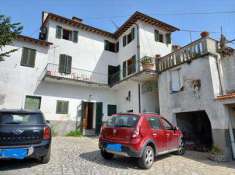 Foto Porzione di casa in Vendita, pi di 6 Locali, 250 mq (Capannori)