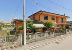 Foto Porzione di Casa in Vendita, pi di 6 Locali, 262 mq, Anguillara