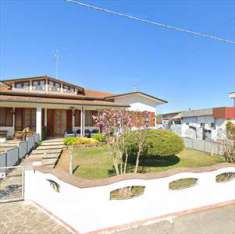 Foto Porzione di Casa in Vendita, pi di 6 Locali, 262 mq, Suzzara