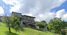 Foto Porzione di Casa in Vendita, pi di 6 Locali, 265,3 mq, Centro V