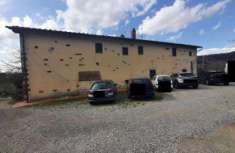 Foto Porzione di Casa in Vendita, pi di 6 Locali, 269 mq, Calenzano