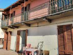 Foto Porzione di Casa in Vendita, pi di 6 Locali, 300 mq, Cunardo