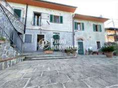 Foto Porzione di Casa in Vendita, pi di 6 Locali, 380 mq, Carmignano