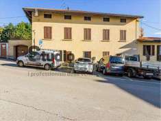 Foto Porzione di Casa in Vendita, pi di 6 Locali, 400 mq, Monticello
