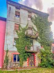 Foto Porzione di casa in vendita a Casina