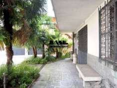 Foto Porzione di casa in vendita a Casnate Con Bernate