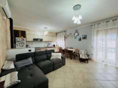 Foto Porzione di casa in vendita a Gualdo Tadino - 6 locali 163mq