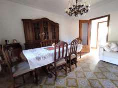 Foto Porzione di casa in vendita a Luni