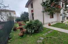 Foto Porzione di casa in vendita a Marina di Massa - Massa 110 mq  Rif: 1094338