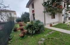 Foto Porzione di casa in vendita a Massa