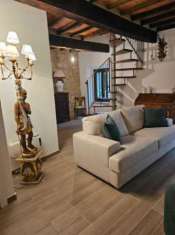 Foto Porzione di casa in vendita a Semproniano