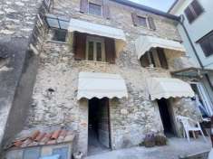 Foto Porzione di casa in vendita a Seravezza