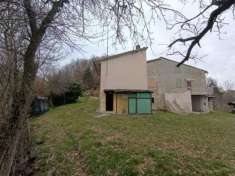 Foto Porzione di casa in vendita a Varano de' Melegari