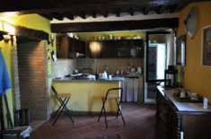 Foto Porzione di casa in vendita a Varano de' Melegari
