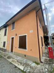 Foto Porzione di casa in vendita a Ziano Piacentino
