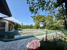 Foto PORZIONE DI VILLA CON PARCO E PISCINA IN POSIZIONE PANORAMICA