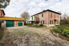 Foto Porzione di villa in vendita a Imola - 9 locali 407mq