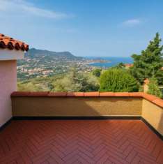 Foto Porzione di villa in vendita a Imperia