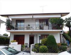 Foto Porzione Villa in Vendita, pi di 6 Locali, 100 mq, Udine