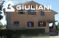 Foto Porzione Villa in Vendita, pi di 6 Locali, 195 mq, Lariano