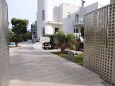 Foto Prestigiosa villa con giardino e piscina privata -
