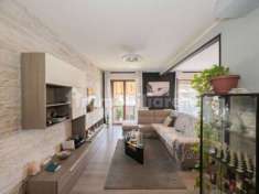 Foto QUADRILOCALE BILIVELLO CON BALCONE TERRAZZATO