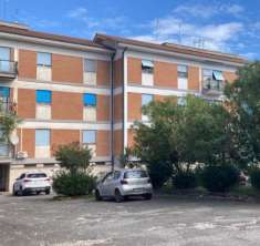 Foto QUADRILOCALE CON CANTINA E POSTO AUTO