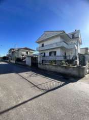 Foto RIF. 313 CASTERL VOLTURNO - VILLA SINGOLA CON GARAGE E GIARDINO