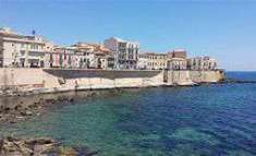 Foto RISTORANTE AL MARE IN SICILIA CON MURI ED ABITAZIONE