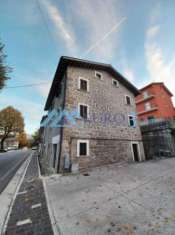 Foto ROCCAFLUVIONE-Appartamento in piccolo contesto con locale al piano terra