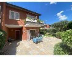 Foto ROMA (RM), Eur Torrino Via Mar della Cina villino a schiera angolare, con ampio giardino