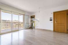 Foto Roma Muratella, bilocale con ampio terrazzo e box auto