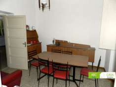 Foto Rosignano Marittimo - Rif. R1013. In zona panoramica e di facile parcheggio, in esafamiliare appartamento angolare composto da ingresso, soggiorno, cu
