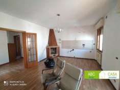 Foto Rosignano Solvay - Rif. R1230. Zona residenziale. In trifamiliare, appartamento piano primo ed ultimo, di 160 mq c.ca, con ingresso indipendente, comp