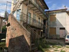 Foto Rustico / Casale di 120 m con pi di 5 locali in vendita a Carezzano