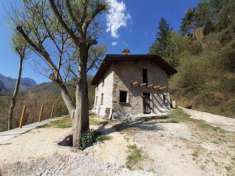 Foto Rustico / Casale di 150 m con 5 locali in vendita a Lavenone