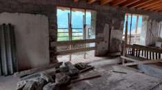 Foto Rustico / Casale di 150 m con pi di 5 locali in vendita a Zogno