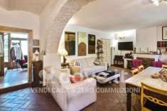 Foto Rustico / Casale di 170 m con pi di 5 locali in vendita a Siena