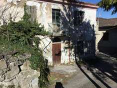 Foto Rustico / Casale di 276 m con pi di 5 locali in vendita a Momperone